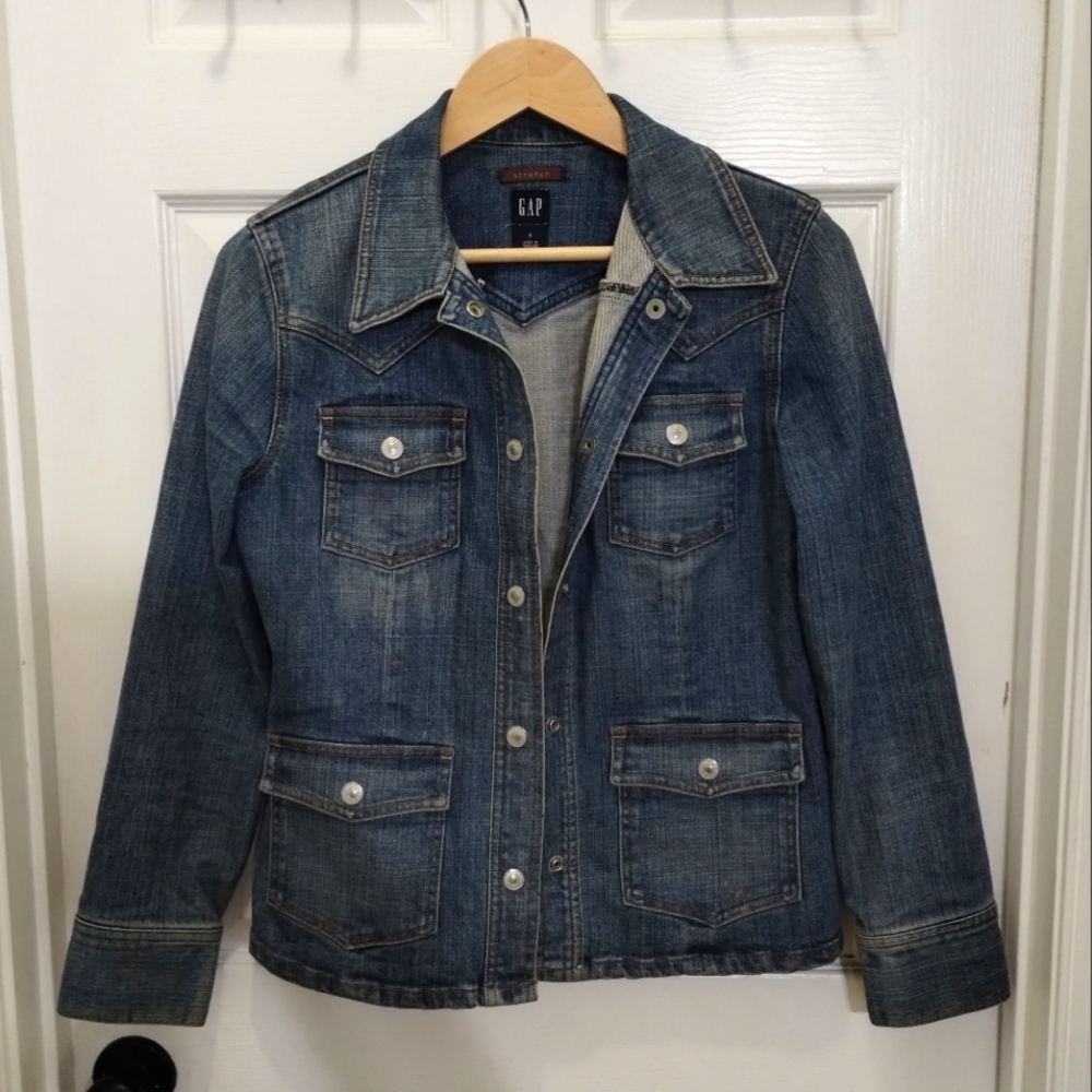 Gap Women's Denim Jacket (Small). Stretch fabric, lightweight.